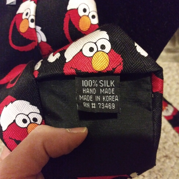 Sesame Street Elmo 100% Silk Christmas Tie - Picture 4 of 4
